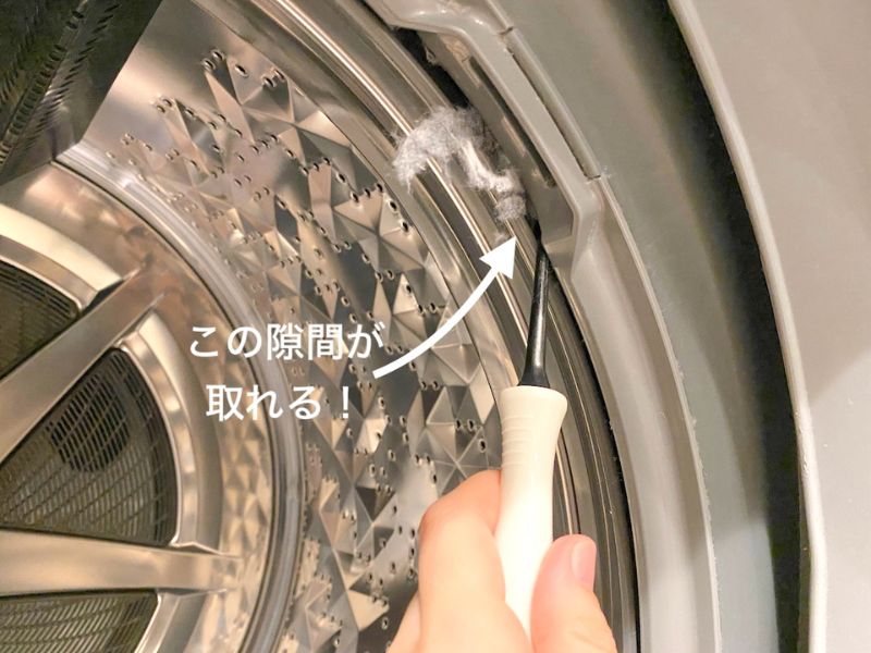 たこ焼き返しや千枚通しでホコリが取れます