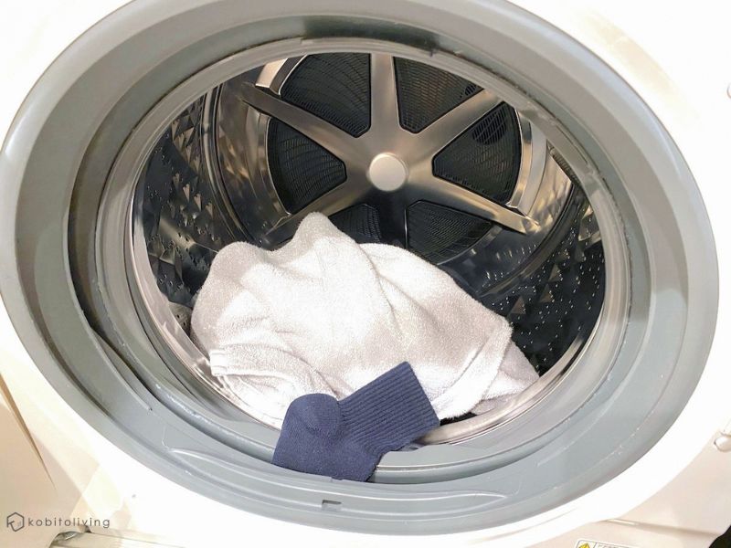 ドラム式洗濯機のパッキンに水がたまって、小物が引っかかる