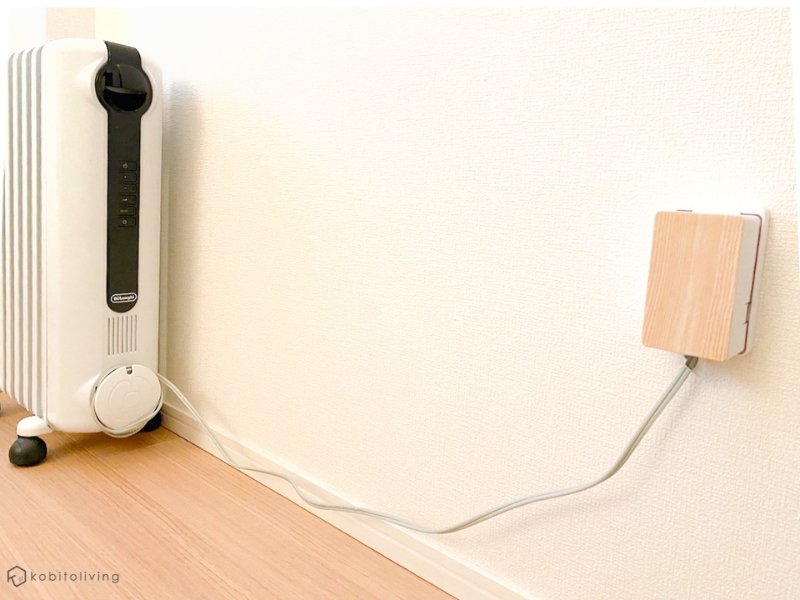 山崎実業のコンセントカバーがデロンギオイルヒーターにぴったり