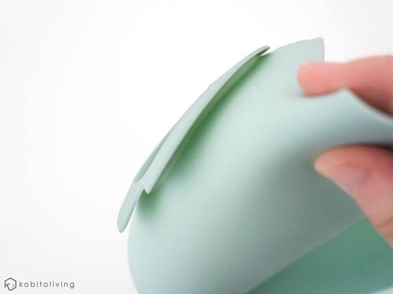 ストッケ ビブのいいポイントは襟の立ち上がり、別の角度から